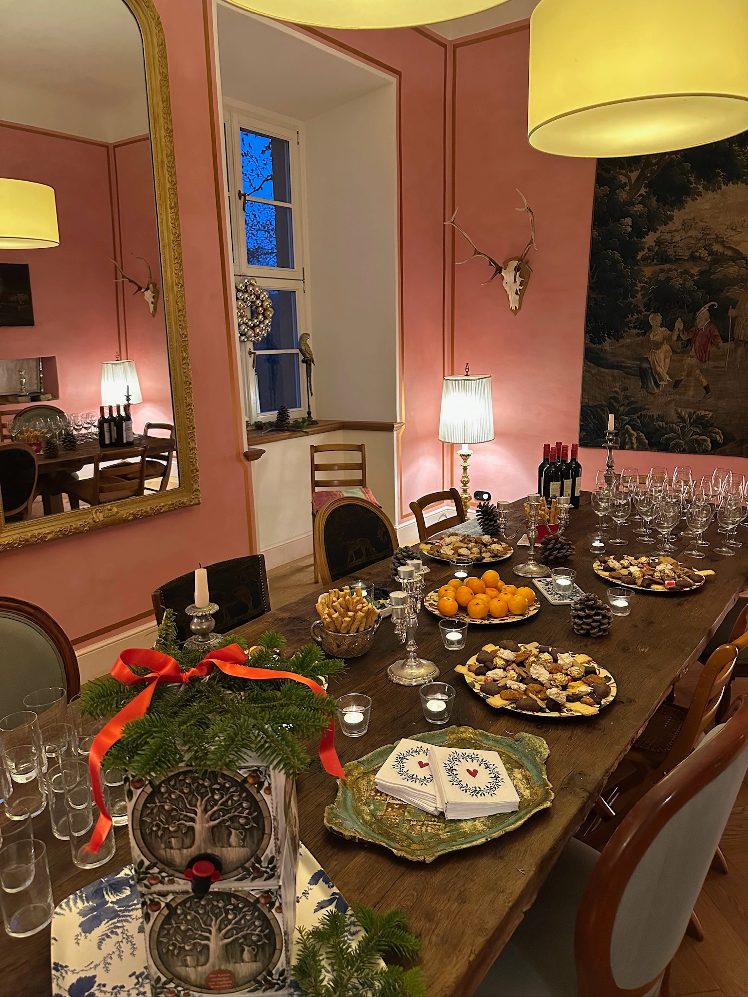 Festliches Buffet beim Adventskonzert im Esszimmer von Schloss Bündorf
