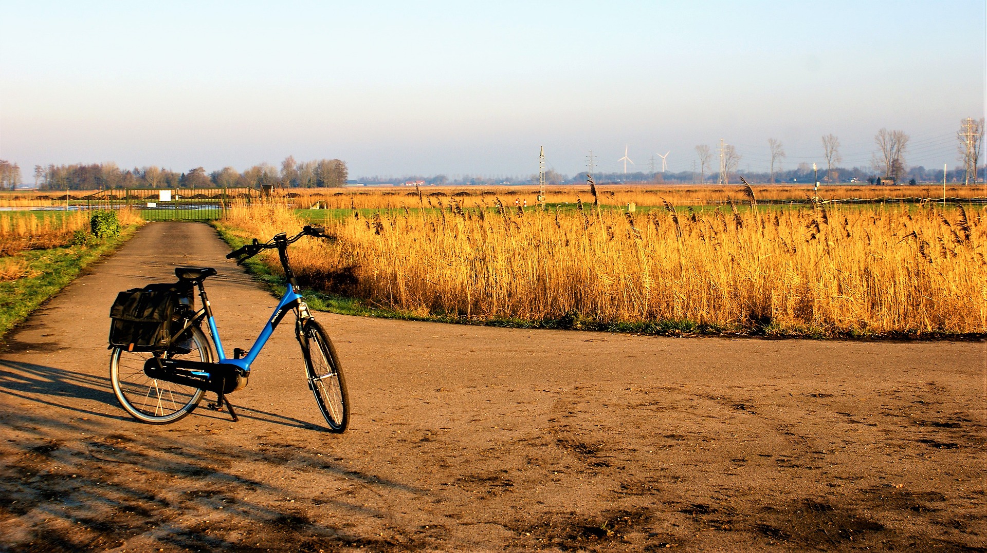 Radfahren auf dem Saaleradweg, Freizeitangebot nahe Schloss Bündorf
