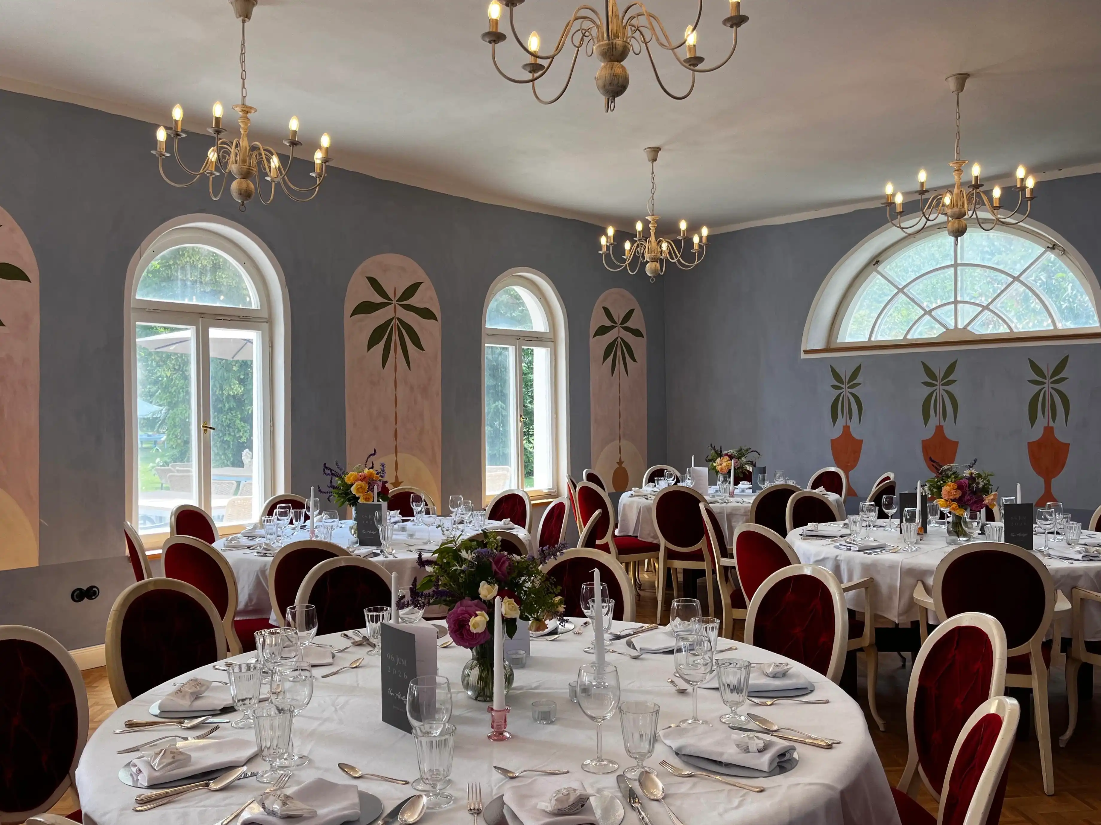 Gedeckter Hochzeitstisch im Haus im Park, Schloss Bündorf Sachsen-Anhalt
