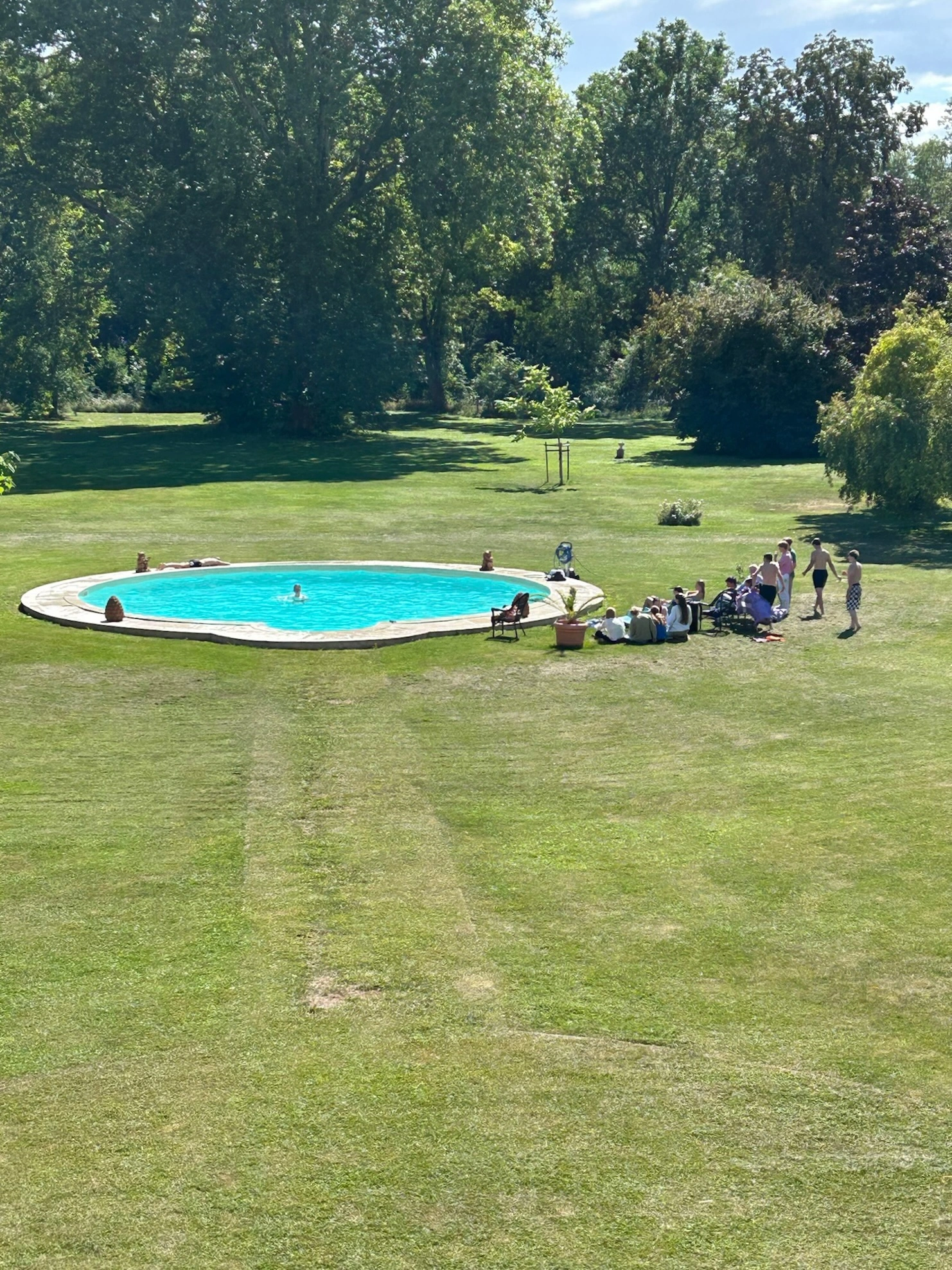 Pool und Schlosspark Bündorf bei einer Hochzeitsfeier, Sachsen-Anhalt