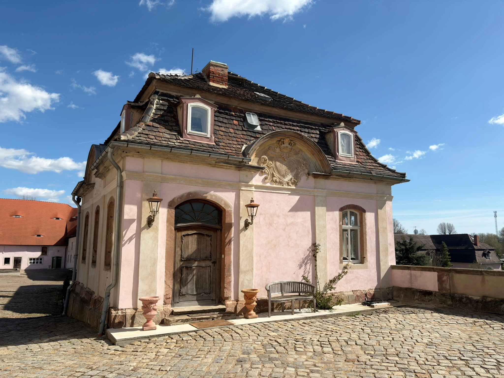 Pavillon auf dem Gelände von Schloss Bündorf, historisches Ensemble