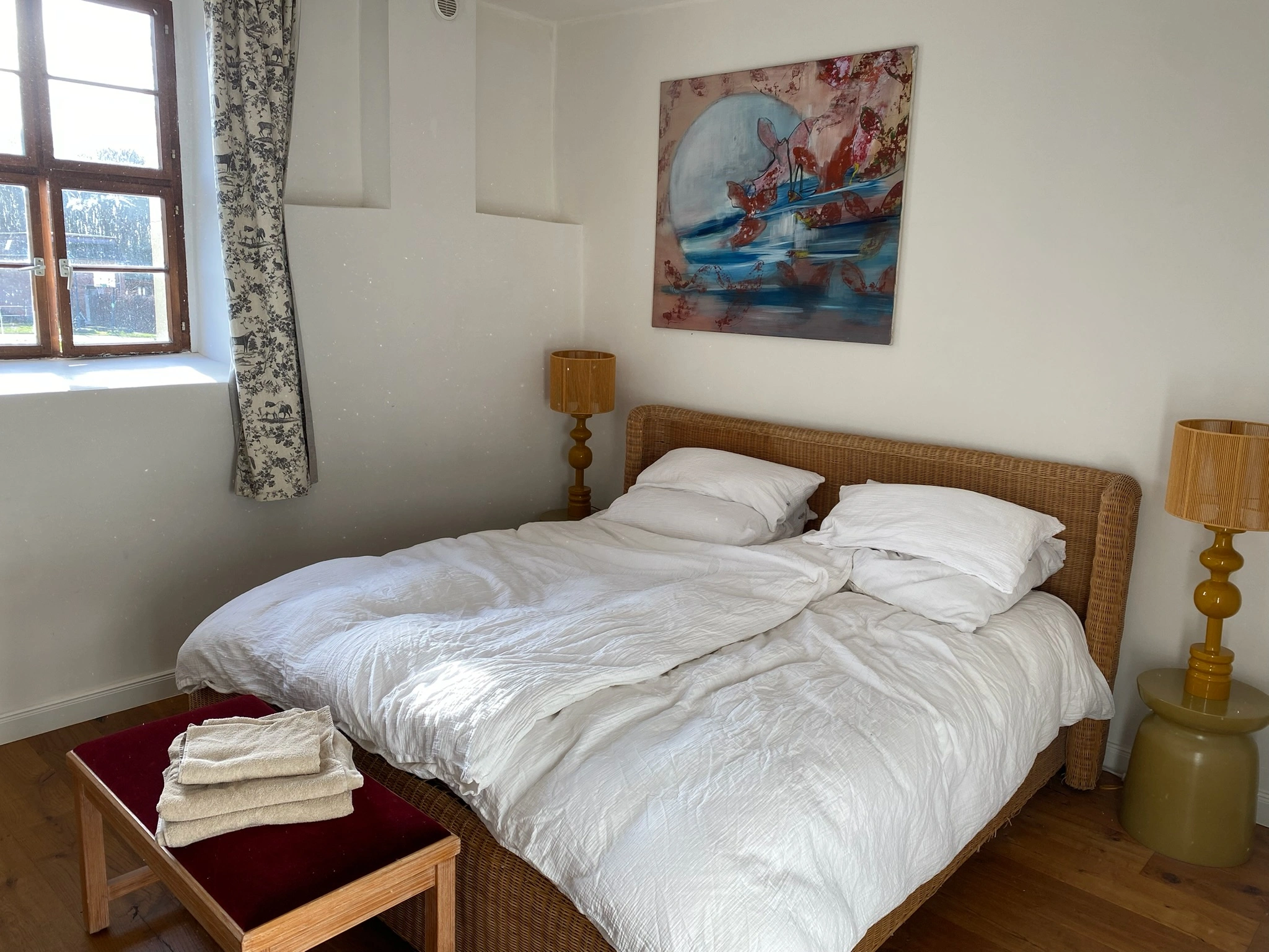 Schlafzimmer im Torhaus auf Schloss Bündorf, historisches Ambiente