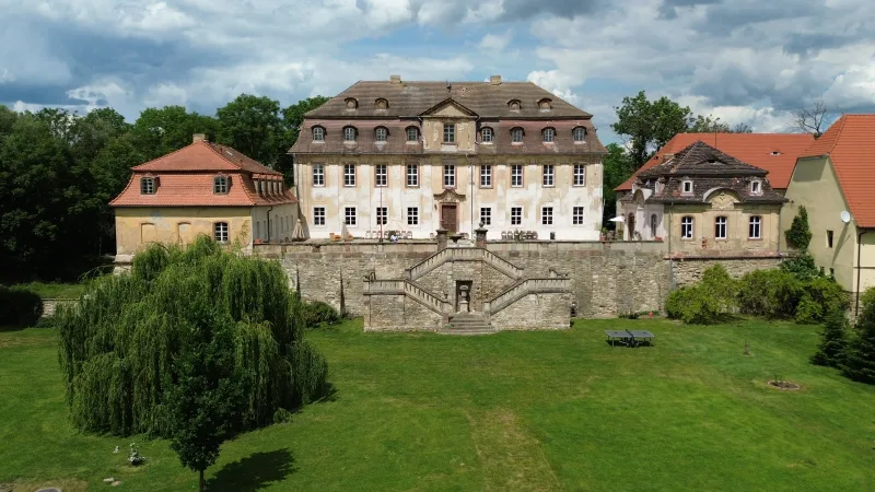 Schloss Bündorf mit Freitreppe, Schlossterrasse und Park aus der Luft